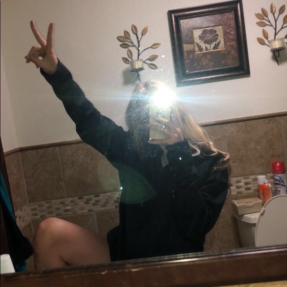 Meet your Posher, Julia - Picture 3 of 3